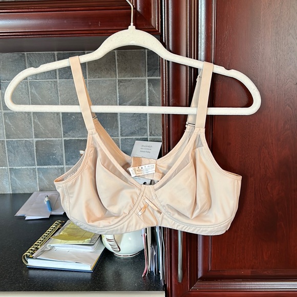 WONDERBRA wire free full coverage bra size 38C - Picture 3 of 8